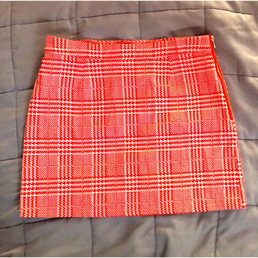 Red & white mini skirt